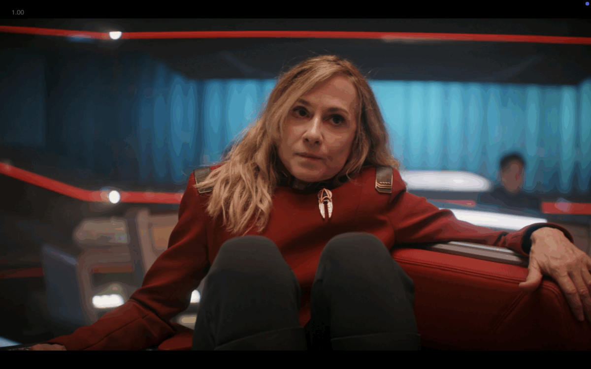 holly hunter als captain ake in  "starfleet academy", s 1 ep 1