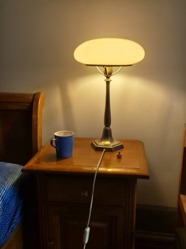 Nachtischlampe auf Nachtisch